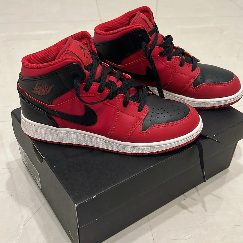 Nike Air Jordan 1 MID (GS) Kid ☑️